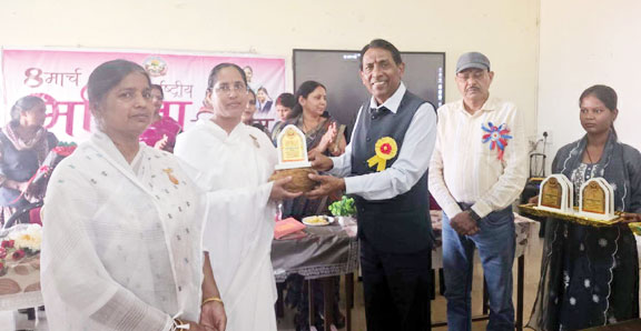 सरगुजा ज्ञानोदय एसोसिएशन ने महिलाओं को किया सम्मानित