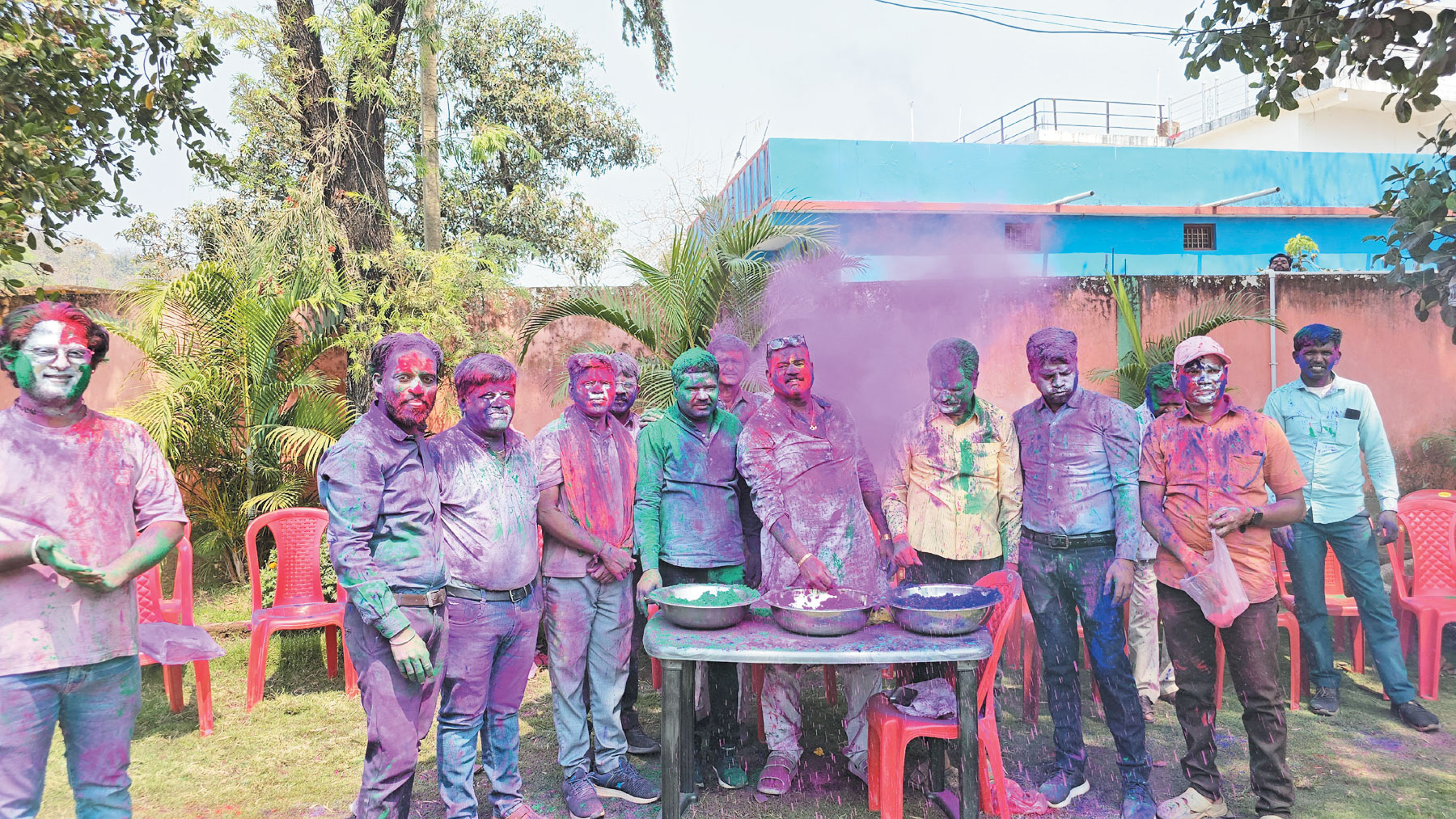 रंगपंचमी पर विधायक के निवास में होली मिलन समारोह
