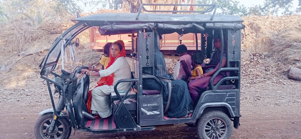 पति-बच्चे दिव्यांग, स्वयं भी दुर्घटना में  एक पैर खोया लेकिन जीवटता नहीं