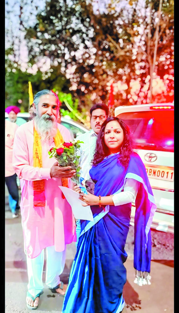 विकास कार्यों के लिए पार्षद ने सांसद को सौंपा मांग पत्र