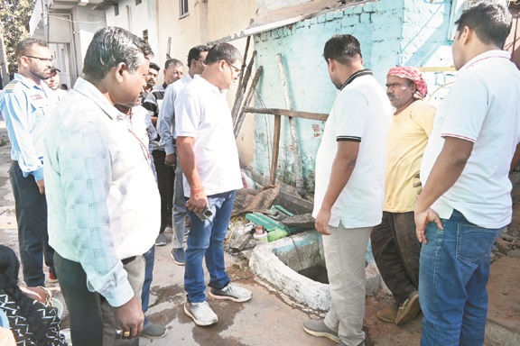 निगम आयुक्त ने किया वार्ड-29 वृन्दा नगर क्षेत्र का निरीक्षण