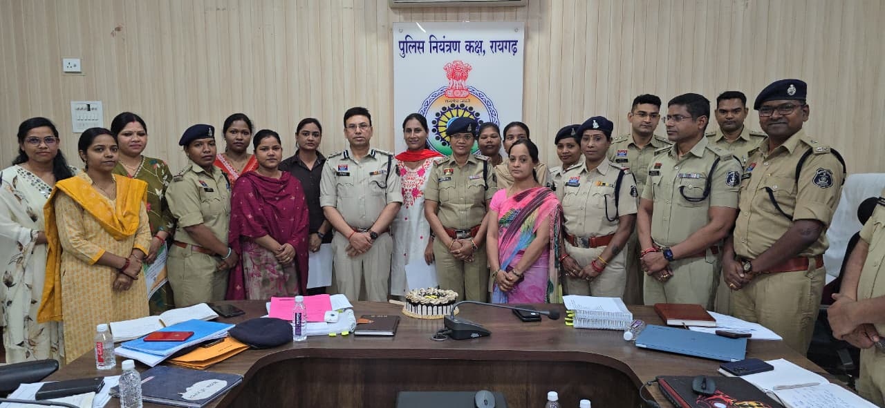 अंतरराष्ट्रीय महिला दिवस पर रायगढ़ पुलिस ने किया महिला पुलिसकर्मियों का सम्मान