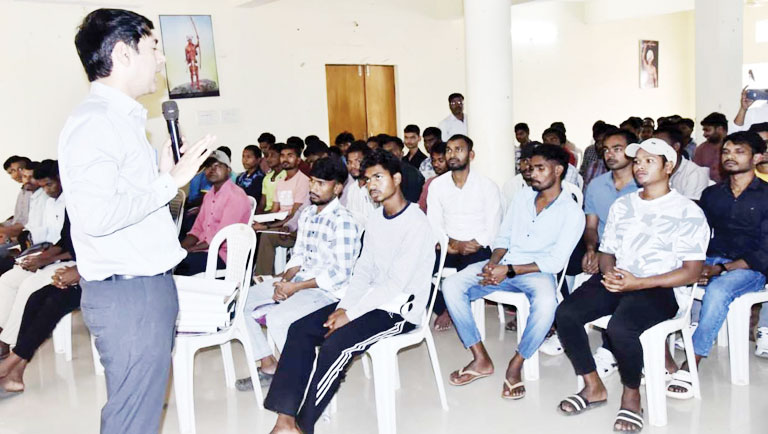 अग्निवीर भर्ती अभियान के लिए कलेक्टर ने दिया कैरियर मार्गदर्शन