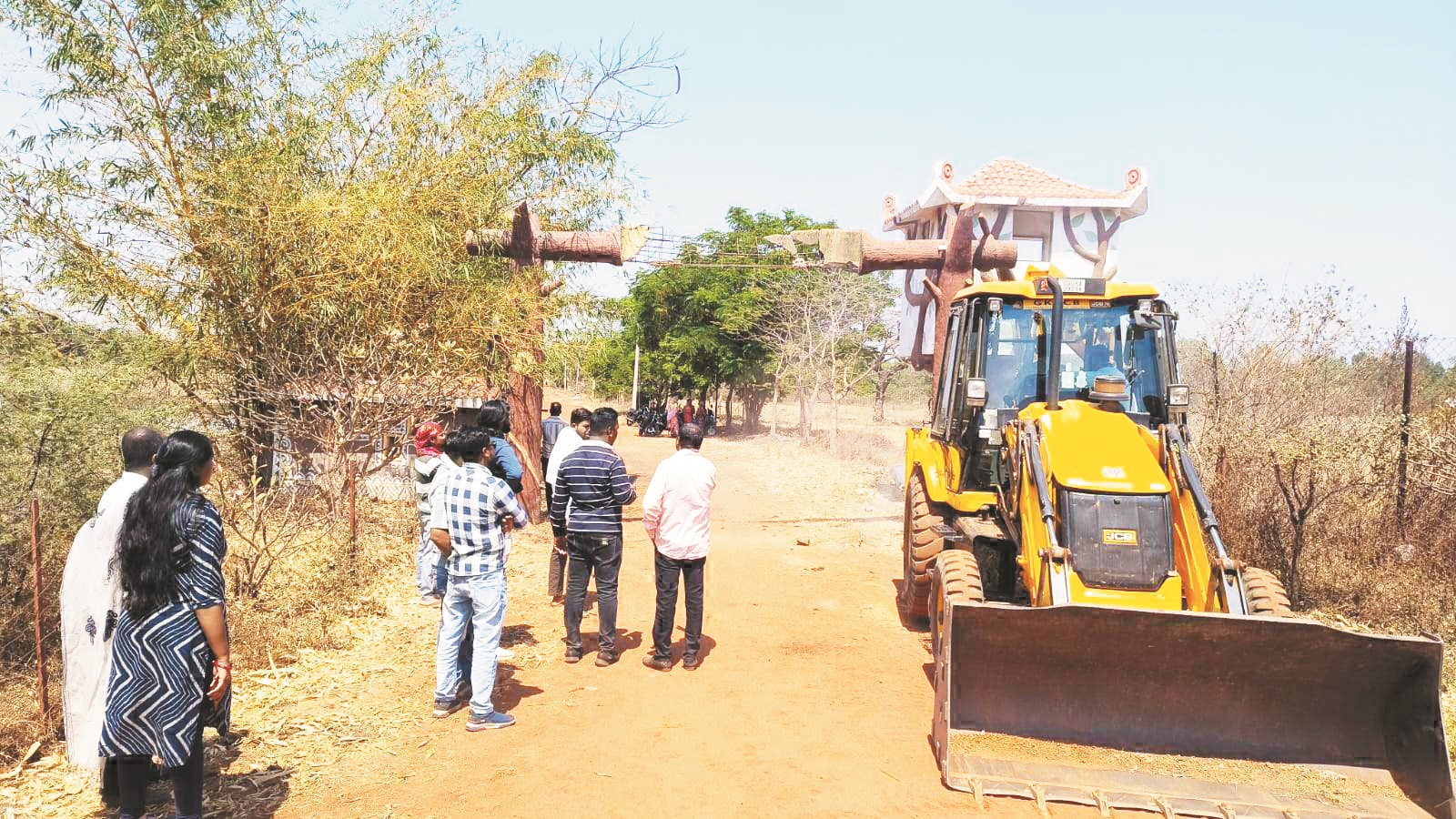 मनगटा और झूराडबरी में प्रशासन का चला बुलडोजर