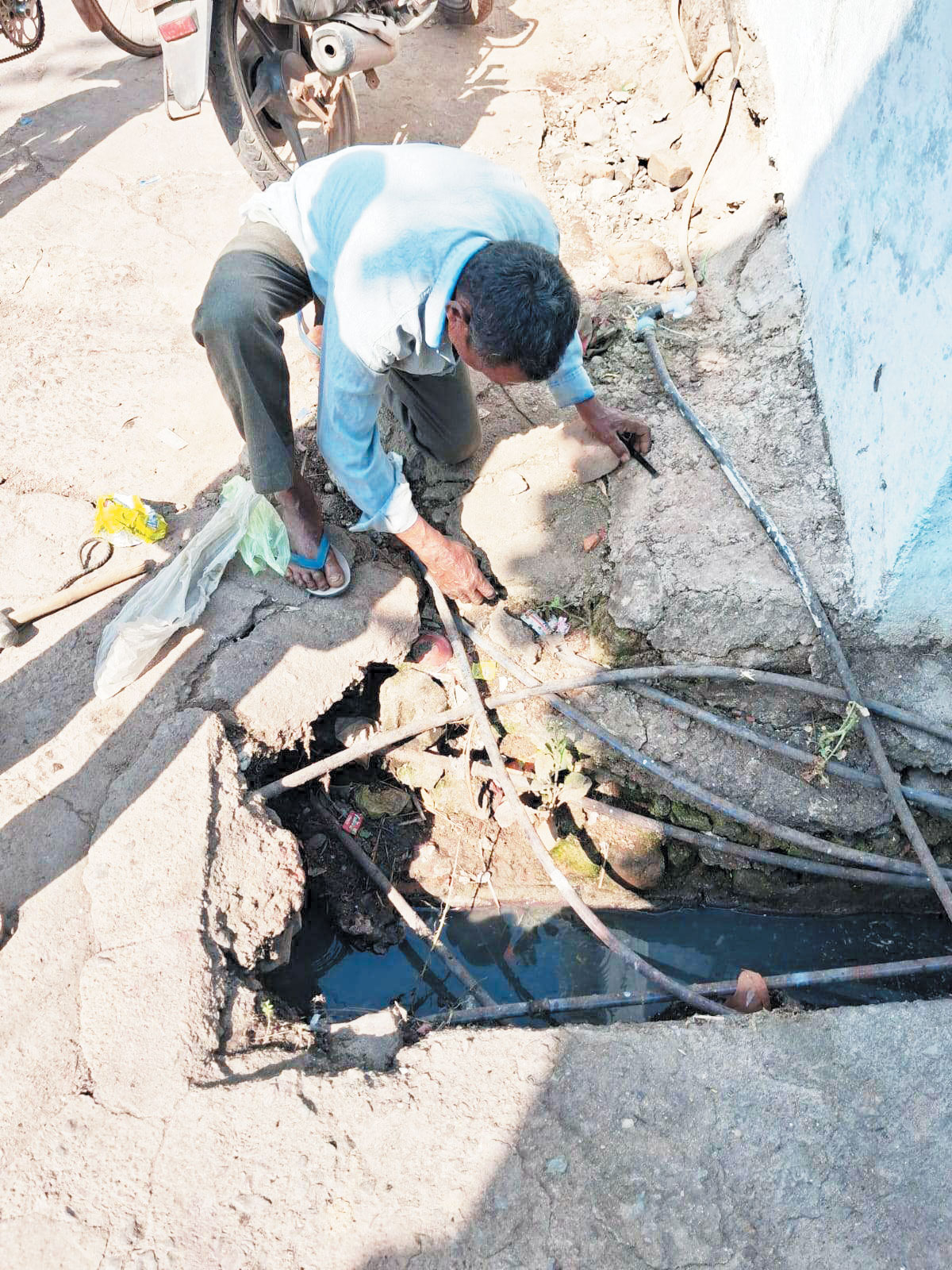 चिखली में बहते 8 नल कनेक्शन काटे