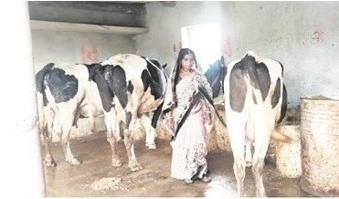 डेयरी और खेती से ‘लखपति दीदी’ बनीं माधुरी जंघेल