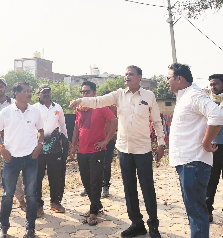 महापौर ने वार्ड, तालाब और उद्यान का लिया जायजा