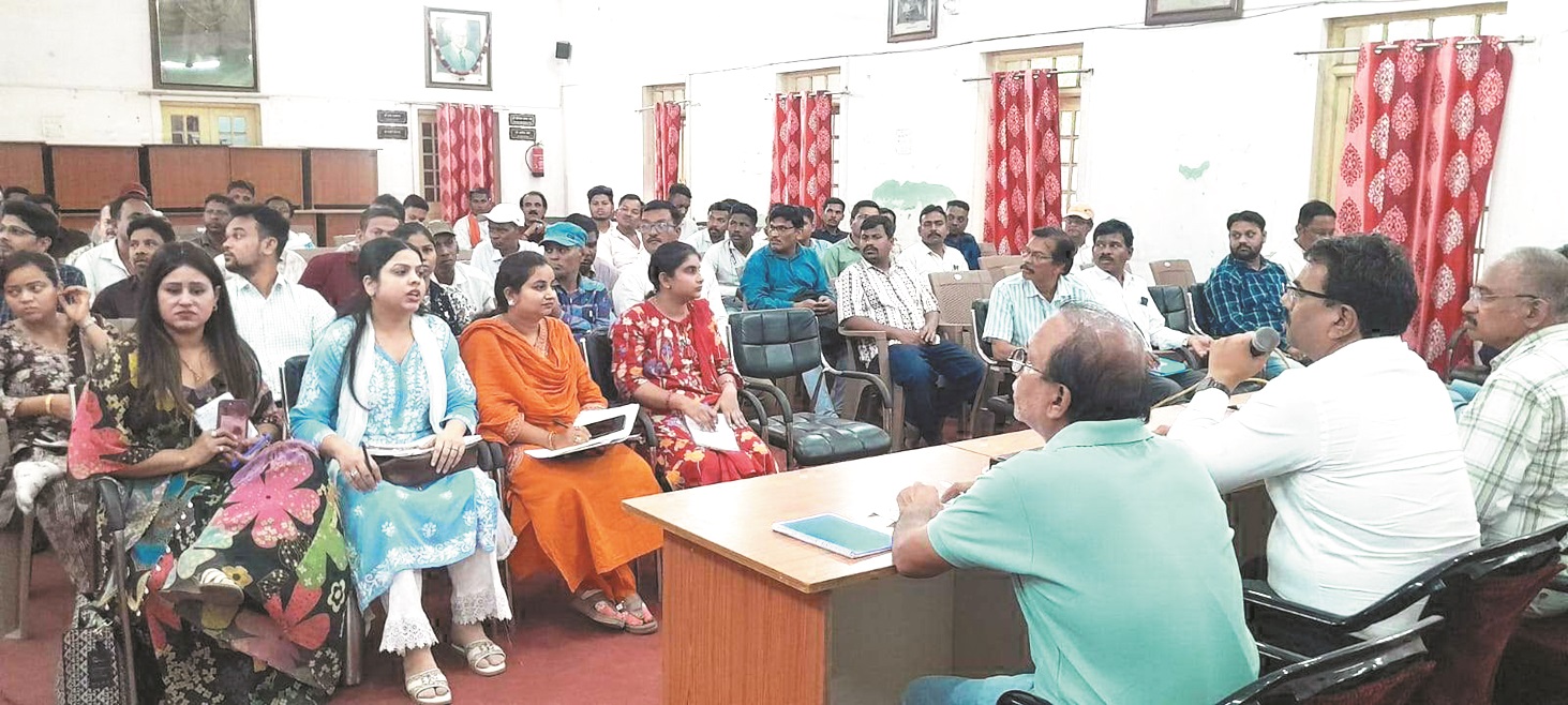 मकान नंबरिंग कार्य की प्रगति की आयुक्त ने ली जानकारी