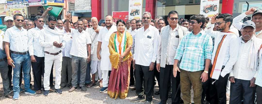 विधानसभा घेरने धमतरी से गए सैकड़ों कांग्रेसी