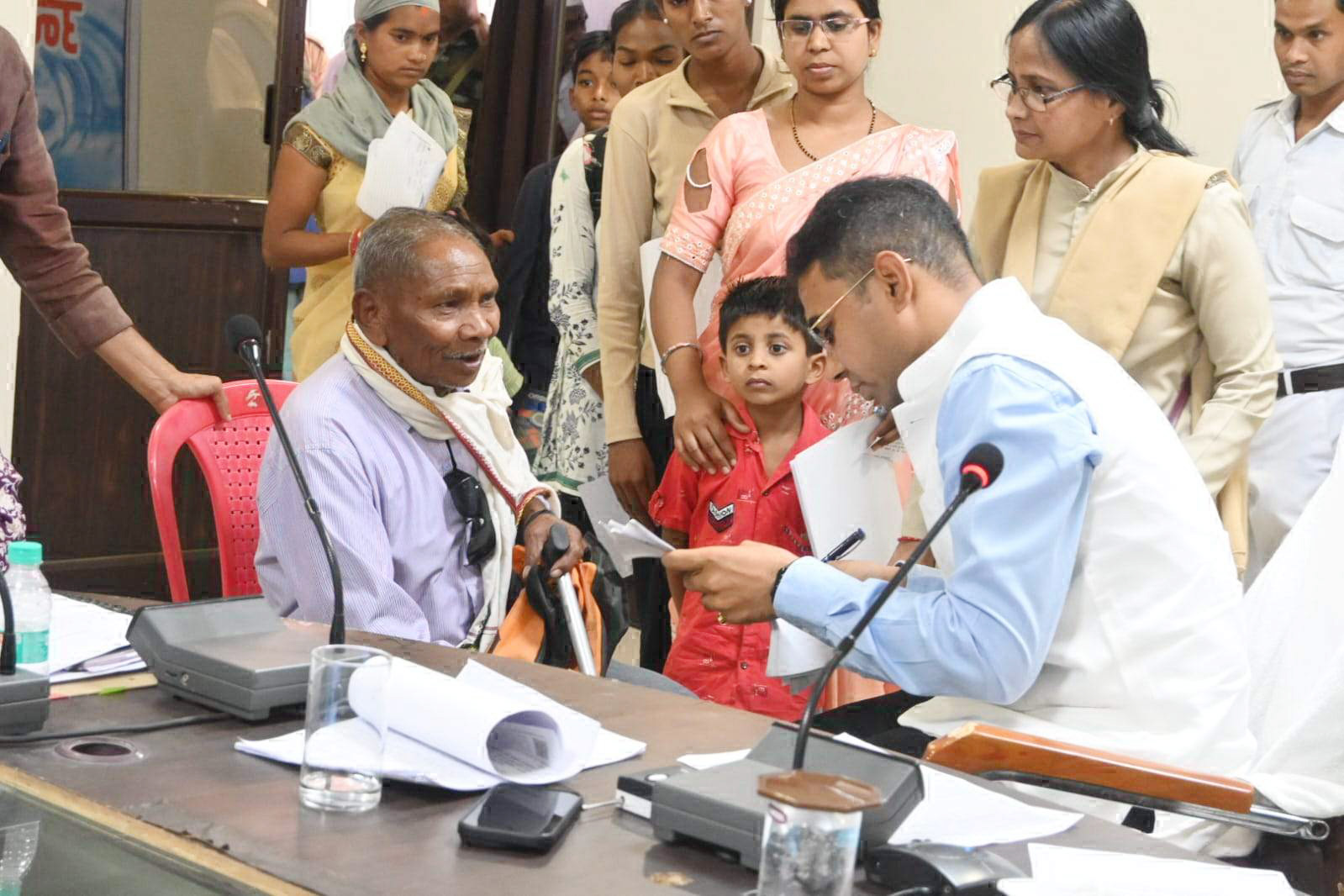 जनदर्शन में  125 आवेदन