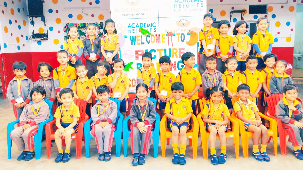 बचपन प्ले स्कूल में पुस्तक वाचन स्पर्धा