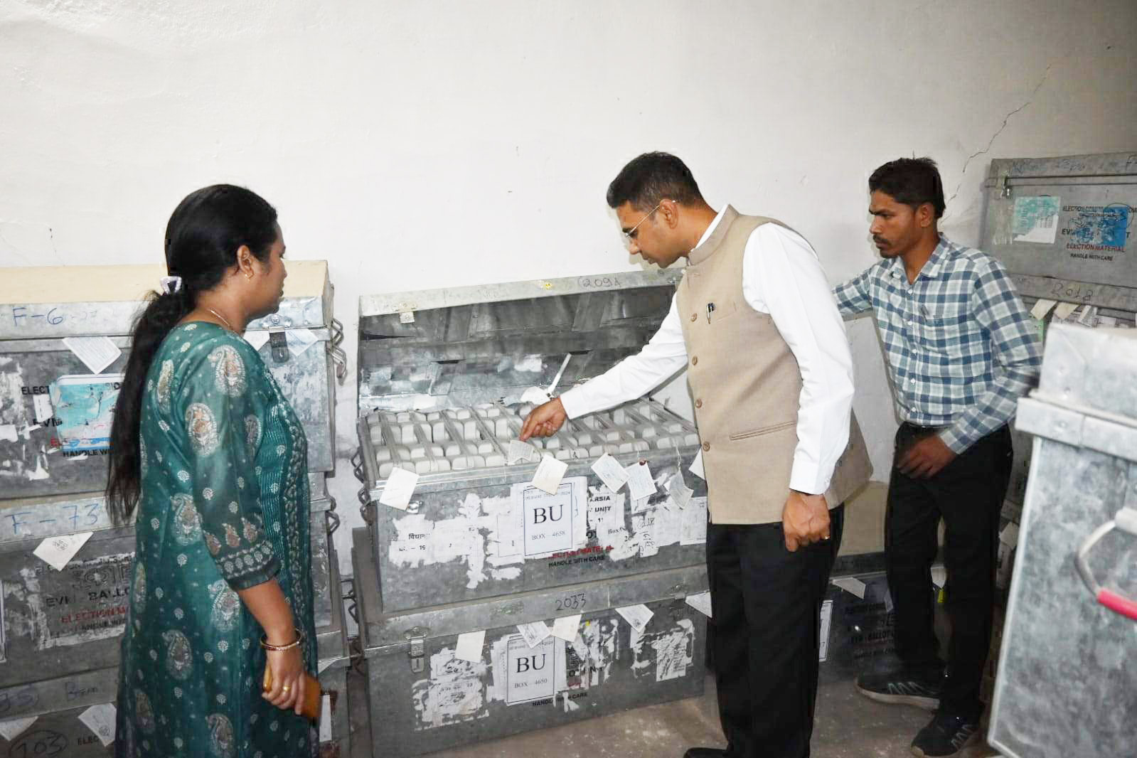 ईवीएम वेयर हॉउस का निरीक्षण