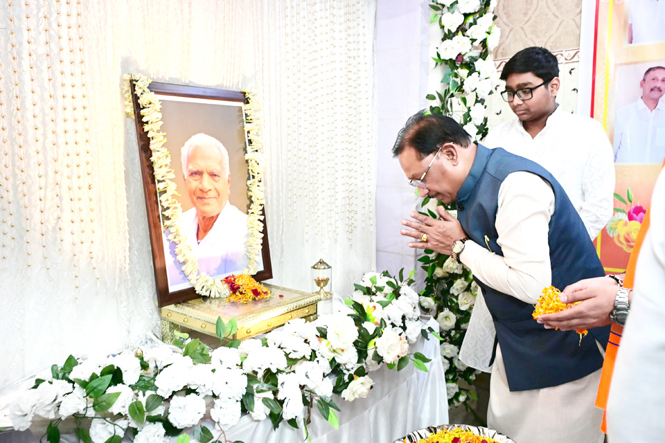 सीएम ने लोकतंत्र सेनानी महावीर प्रसाद जैन को दी श्रद्धांजलि