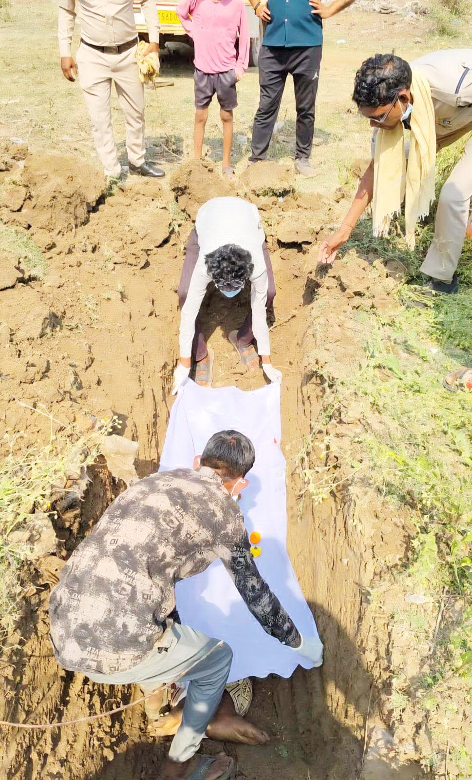 पुलिस ने कराया अज्ञात मृतक का कफन-दफन