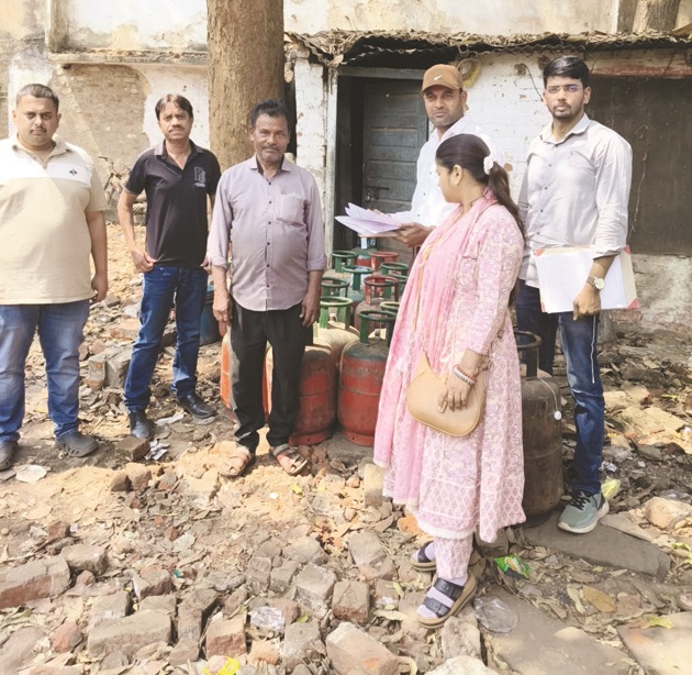 घरेलू गैस के दुरुपयोग पर कार्रवाई, 22 सिलेंडर जब्त