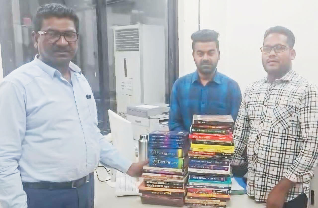 कोंडागांव सेंट्रल लाइब्रेरी को मिली 50 पुस्तकें, ग्रन्थालय परिवार ने जताया आभार