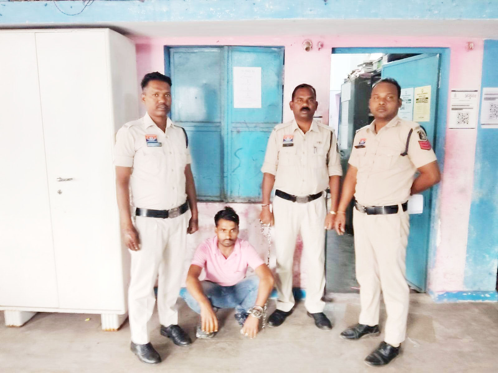 ढाई किलो गांजा के साथ तस्कर गिरफ्तार