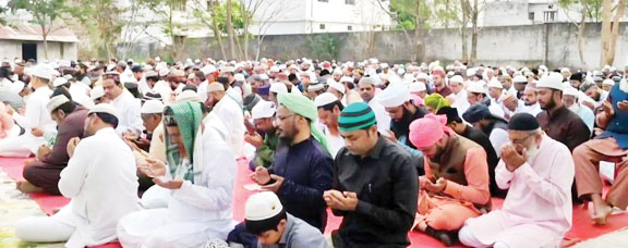 हर्षोल्लास से मनी ईद, अमन-चैन व खुशहाली के लिए मांगी दुआ