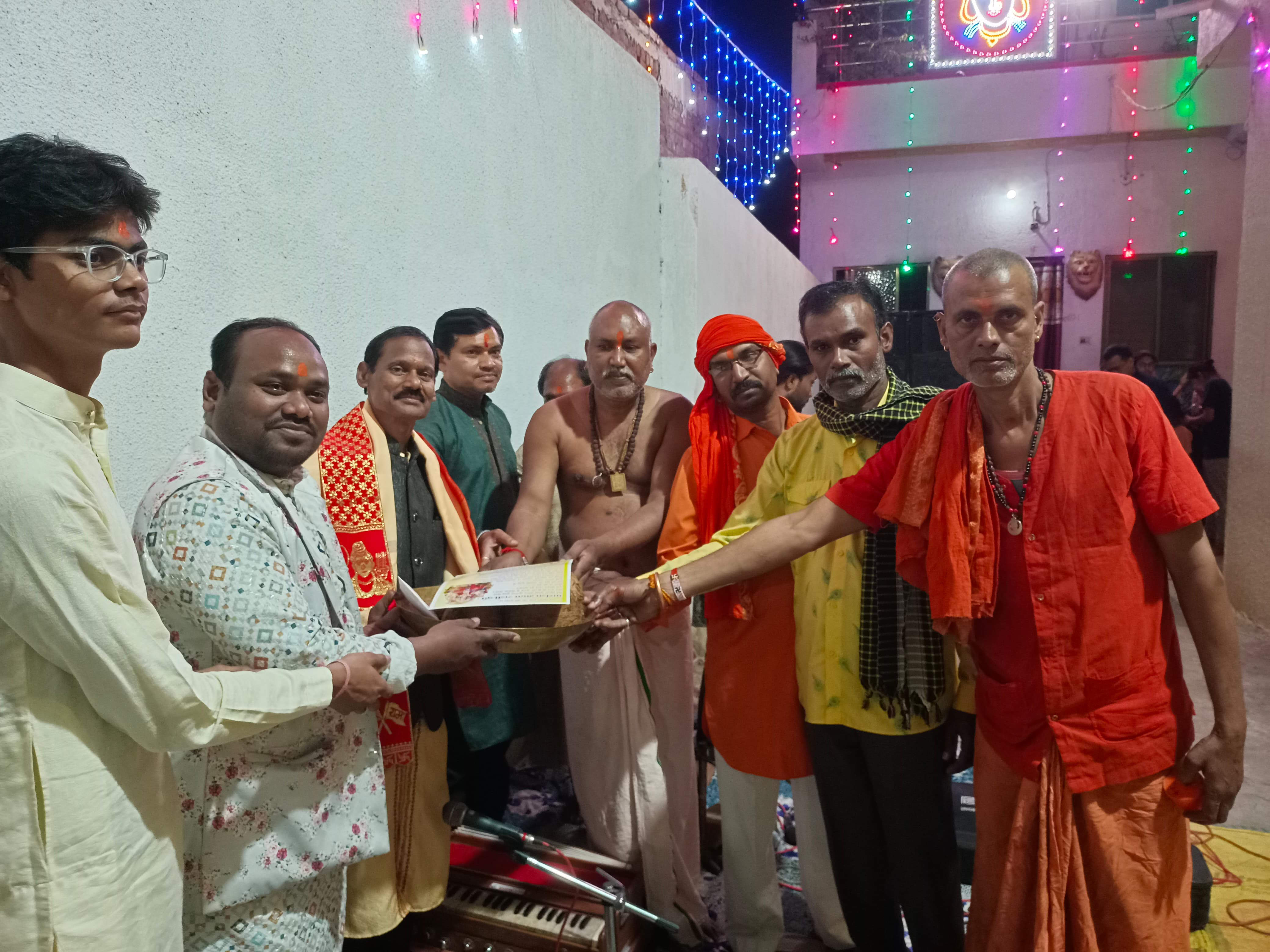 नवरात्रि पर भजन कीर्तन, धार्मिक आयोजन जारी