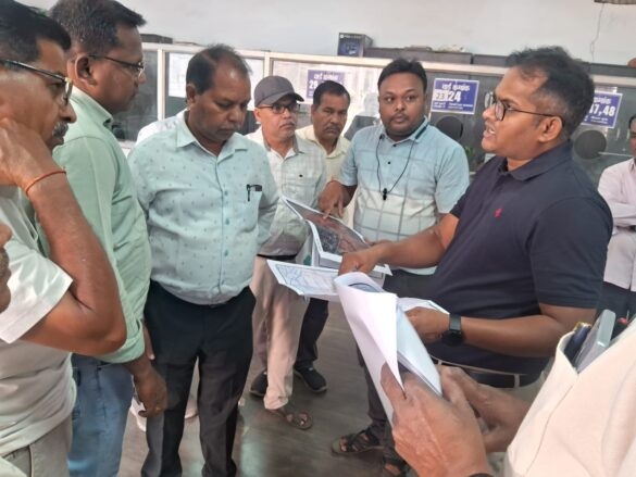 औचक निरीक्षण, दो कर्मचारी मिले अनुपस्थित