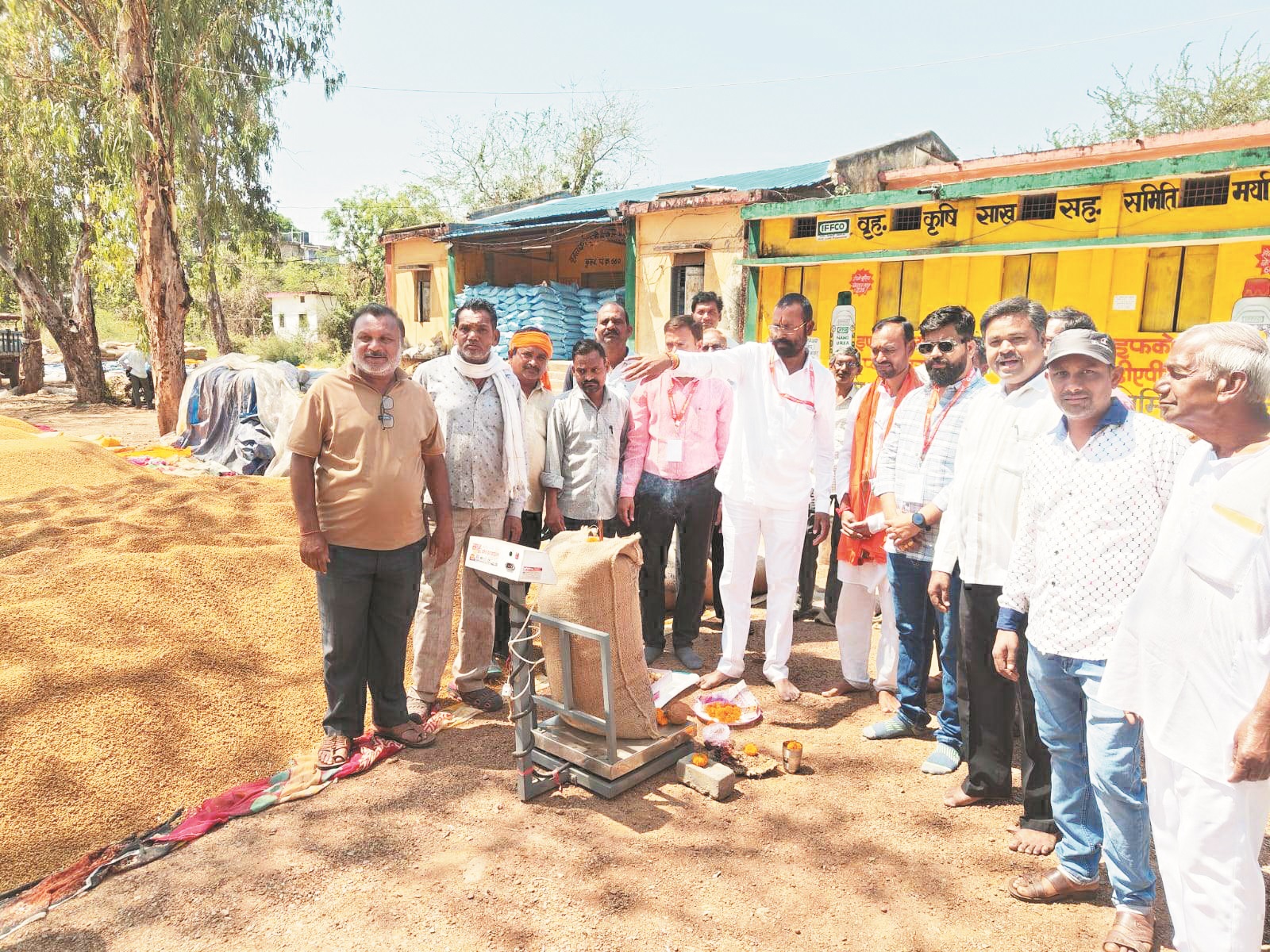 चना खरीदने के लिए किसानों से हो रही अवैध उगाही-आरोप