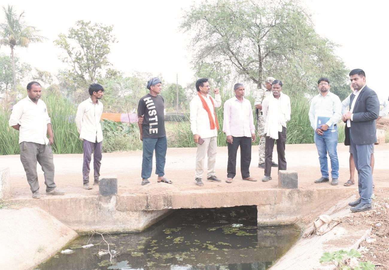 कलेक्टर ने जलाशयों से निकलने वाली निर्माणाधीन नहर लाईनिंग कार्य का किया निरीक्षण