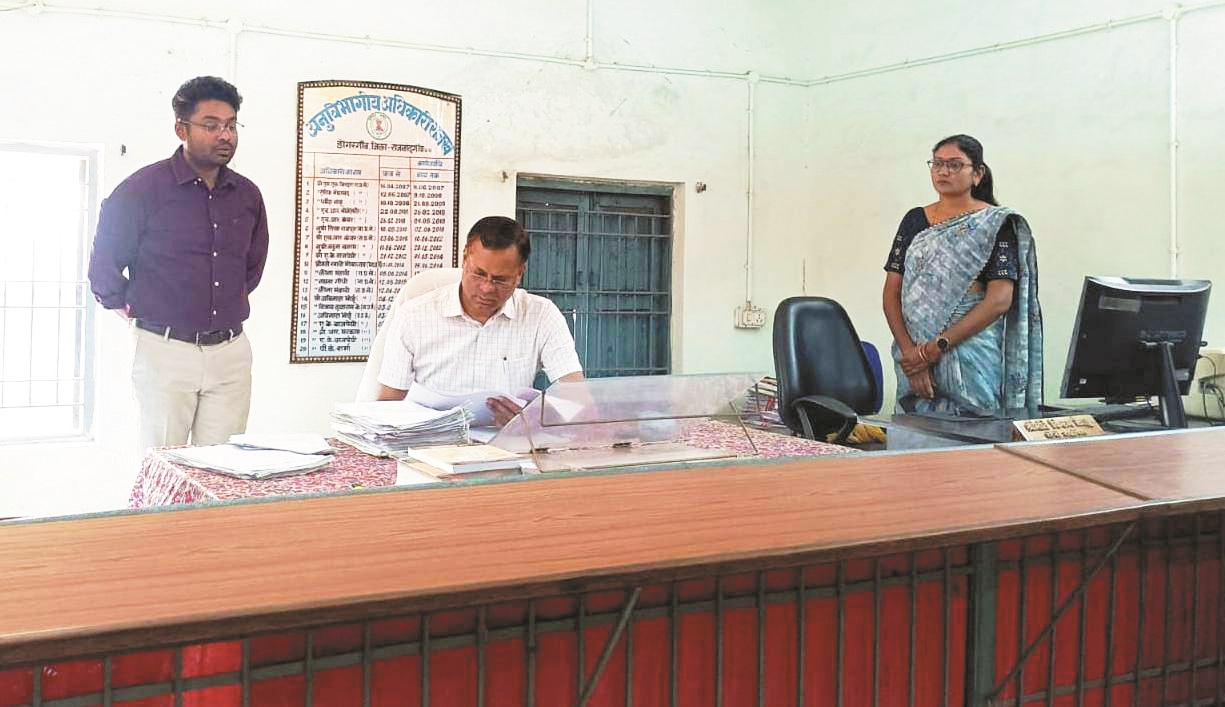 संभागायुक्त ने किया आकस्मिक निरीक्षण