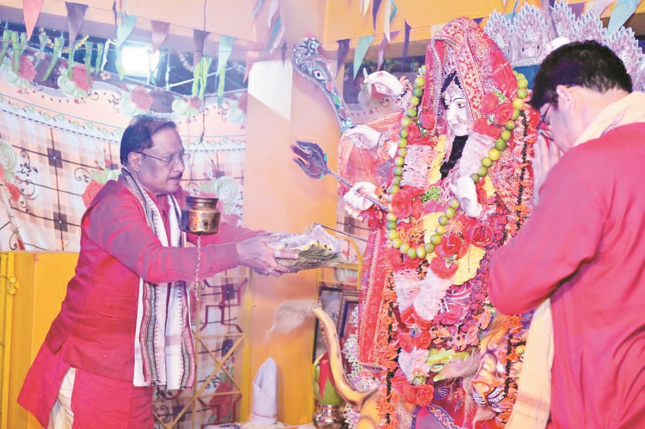 सीएम ने मां दुर्गा की पूजा-अर्चना कर की प्रदेशवासियों की सुख-समृद्धि की कामना