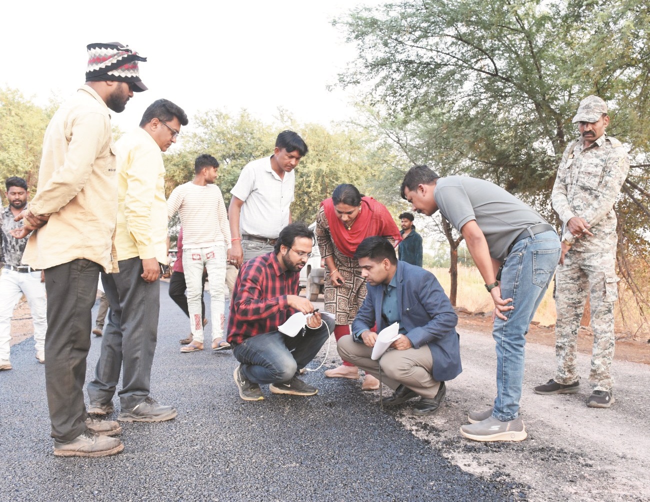 पीएमजीएसवाई सडक़ निर्माण में तेजी लाएं- कलेक्टर