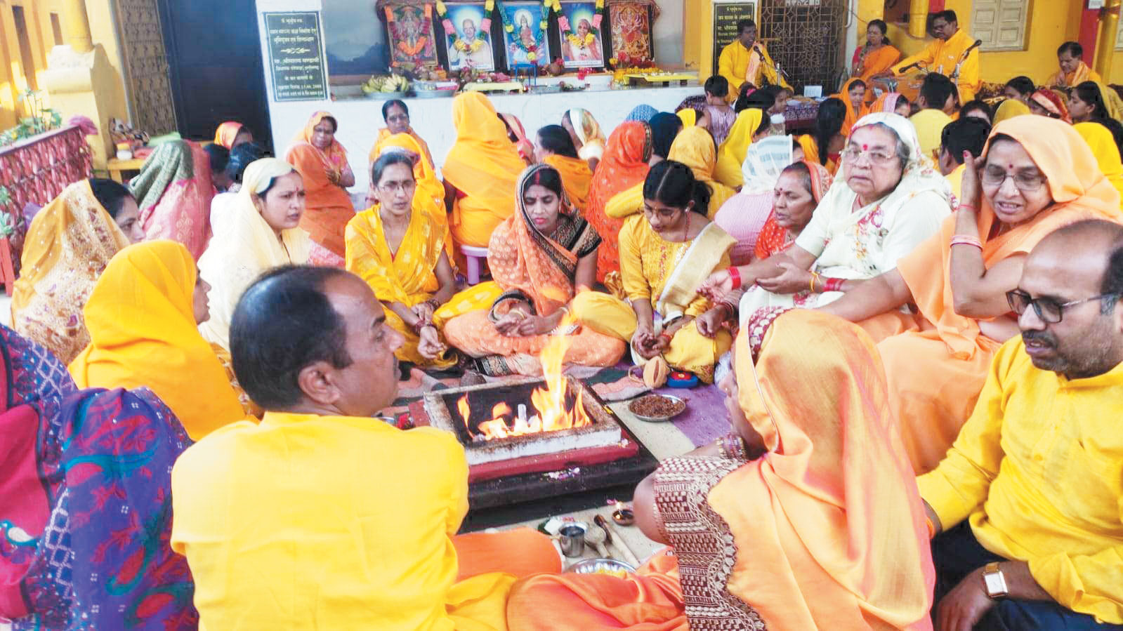 गायत्री मंदिर में  हवन- कन्या भोज