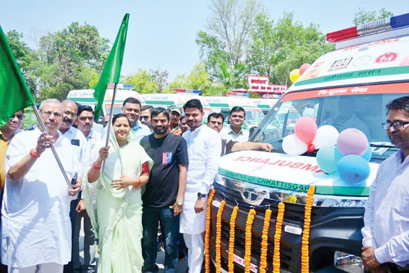 मंत्री राजवाड़े ने 9 नई एम्बुलेंस को दिखाई हरी झंडी