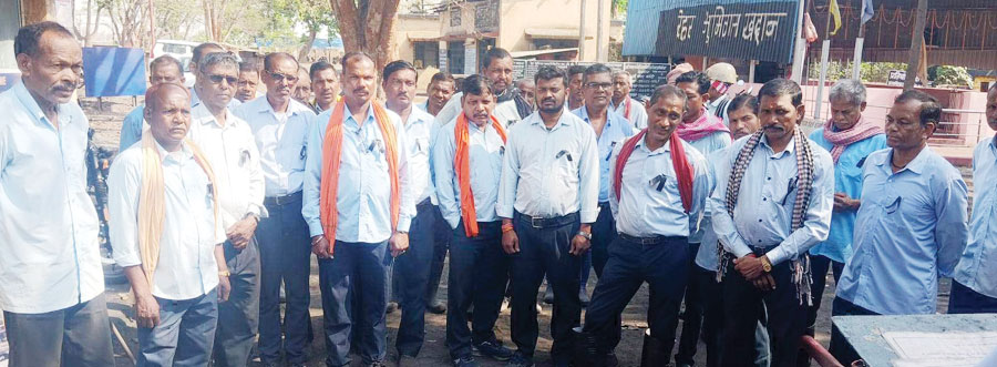 चार लेबर कोड के विरोध में एसईसीएल बिश्रामपुर में ‘काला दिवस’, श्रमिकों ने बांधा काला फीता