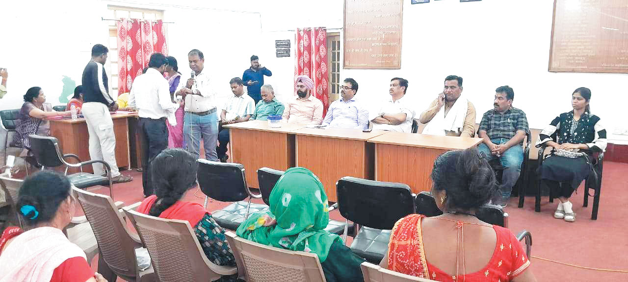 लॉटरी से 21 हितग्राहियों को आवास आबंटन