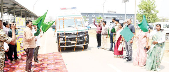 कृषि मंत्री ने वर्चुअल रूप से 9 नई एम्बुलेंस को दिखाई हरी झंडी
