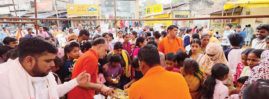 हनुमान जयंती पर मंदिरों में उमड़े भक्त, हवन-पूजन व भंडारा