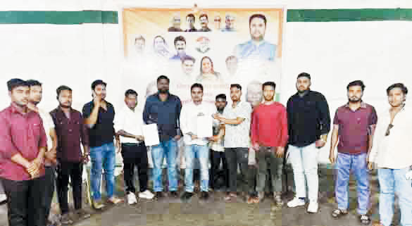 सिंघल इंटरप्राइजेज के खिलाफ फूटा आक्रोश
