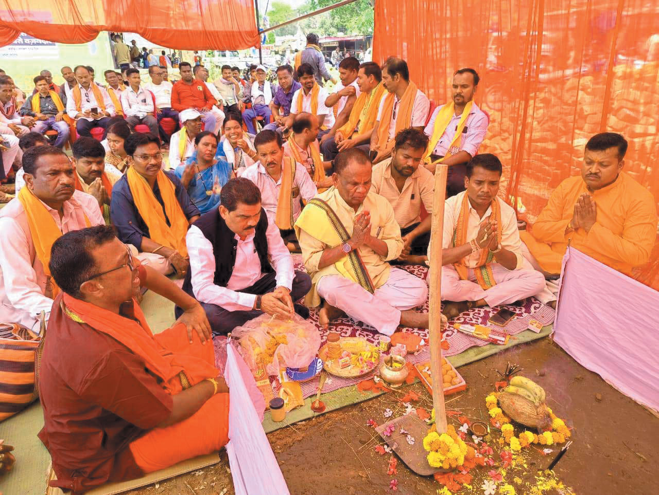 लोहण्डीगुड़ा मण्डल में हनुमान जन्मोत्सव पर अटल सदन भवन का भूमिपूजन