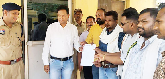 प्रस्तावित शराब दुकान का विरोध, कांग्रेस ने सौंपा ज्ञापन