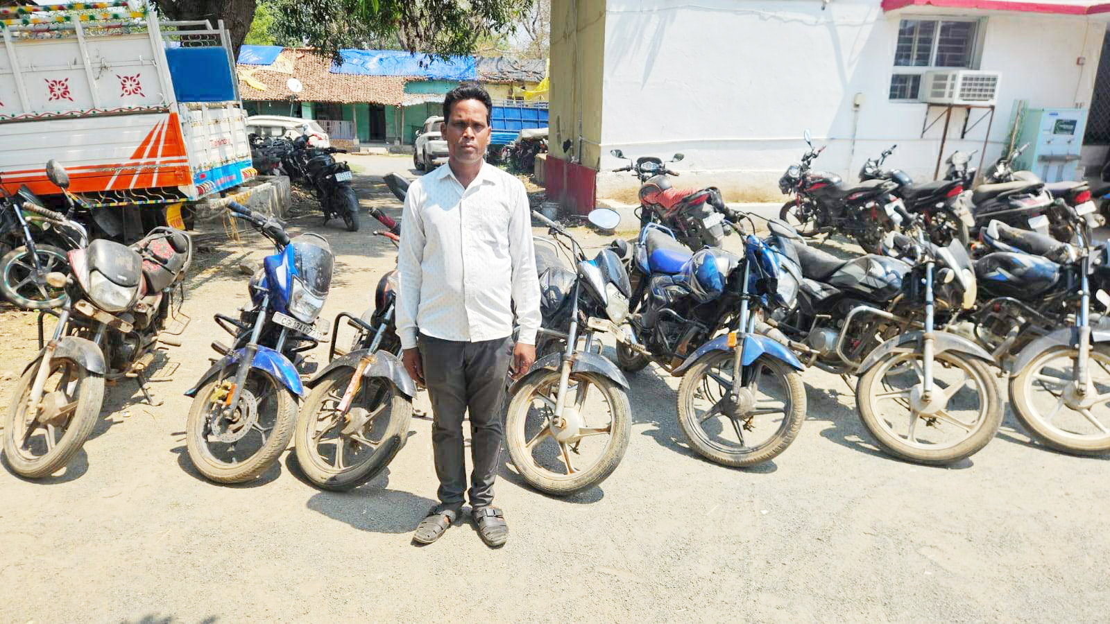 ग्रामीणों को ब्याज पर रकम देकर प्रताडऩा, आरोपी गिरफ्तार