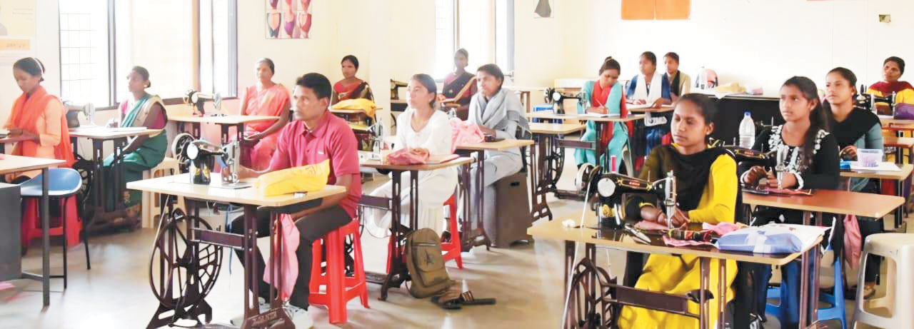 पुनर्वासितों को मिल रही आत्मनिर्भरता की नई राह   