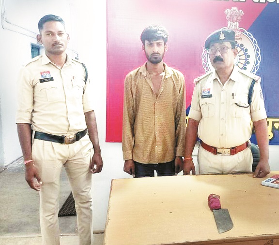 हथियार के साथ गिरफ्तार