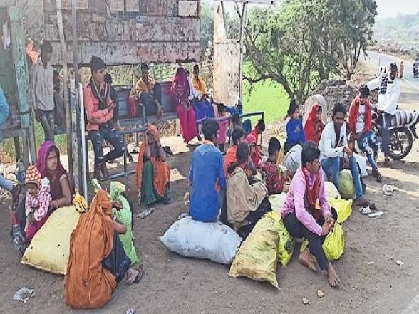 5 माह खेती  के लिए आए, रोजी-रोटी कमाने 80 हजार लोगों ने फिर घर बार छोड़ा