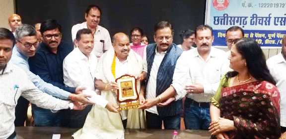 प्रांतीय महासभा में पेंशन के लिए पूर्व सेवा गणना की मांग उठी