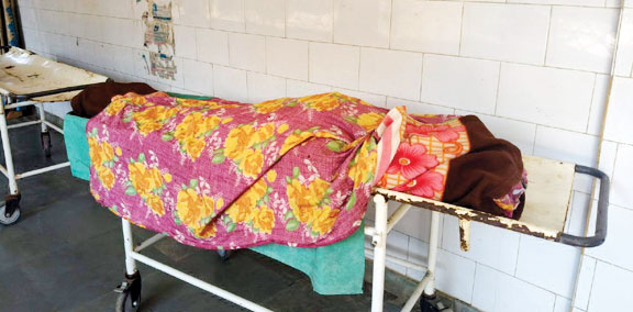 एनएच-130 पर खड़े ट्रक से टकराई बाइक, युवक की मौत