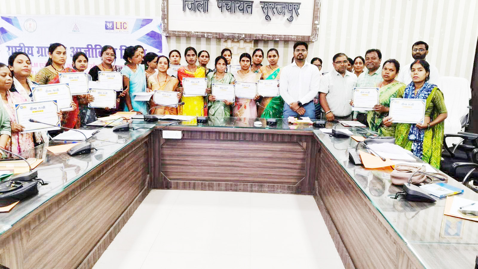 एलआईसी बीमा सखी दीदीयों को मिला नियुक्ति पत्र