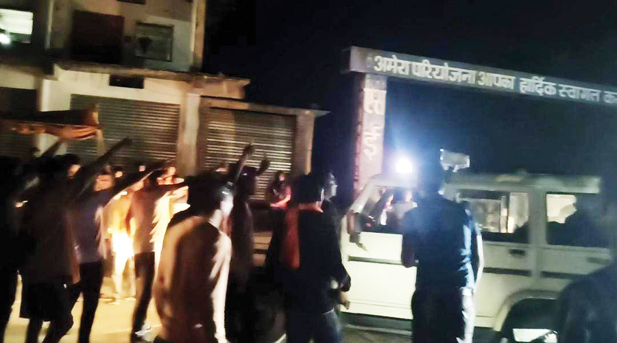 खड़े ट्रक की रस्सी में फंसकर बाइक सवार सीआईएसएफ जवान की मौत