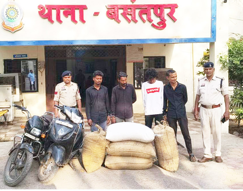 ट्रक से चना चोरी, 4 बंदी