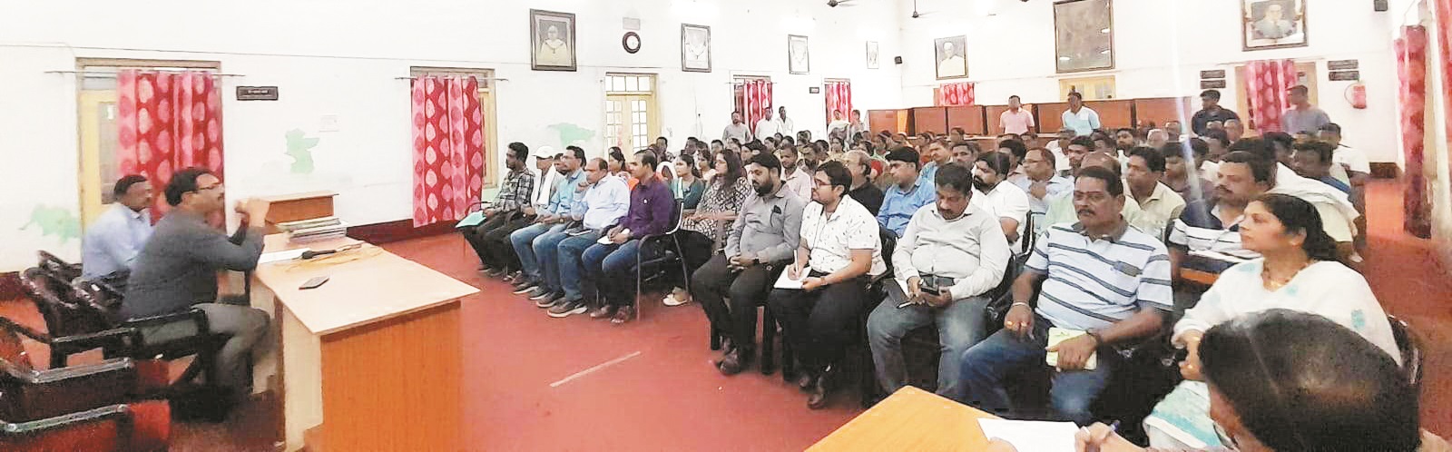 बिना आधार बेस उपस्थिति पर होगी वेतन काटने की कार्रवाई