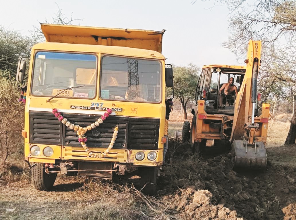 खनिजों का अवैध परिवहन व उत्खनन करने पर कार्रवाई