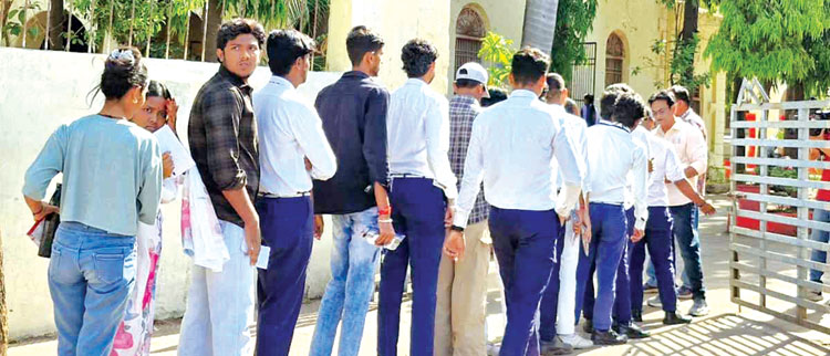 दोबारा हुई 12वीं हिन्दी की परीक्षा, प्लास्टिक लॉक से सील किए गए थे प्रश्न पत्र